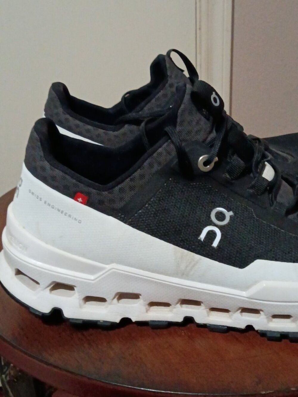 On Cloudultra Swiss Engineering Women's Size 9.5 Running Shoes Black White - Picture 4 of 13